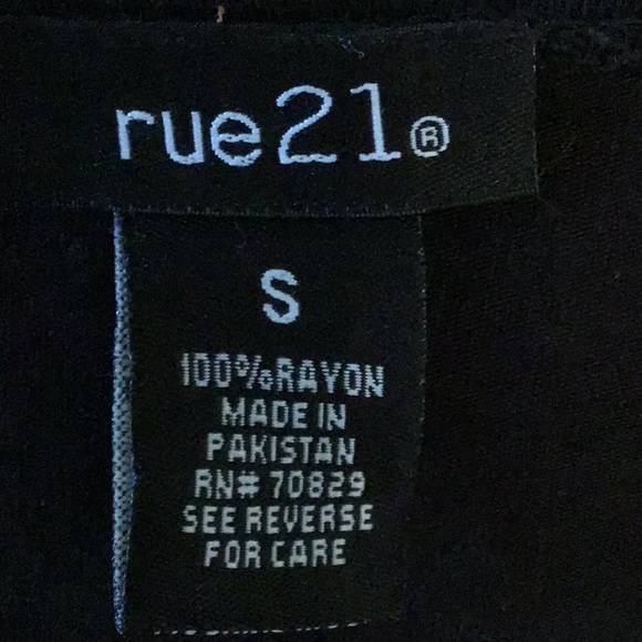 Rue21 Paris France Heart open back Tshirt Sz small - Picture 2 of 5